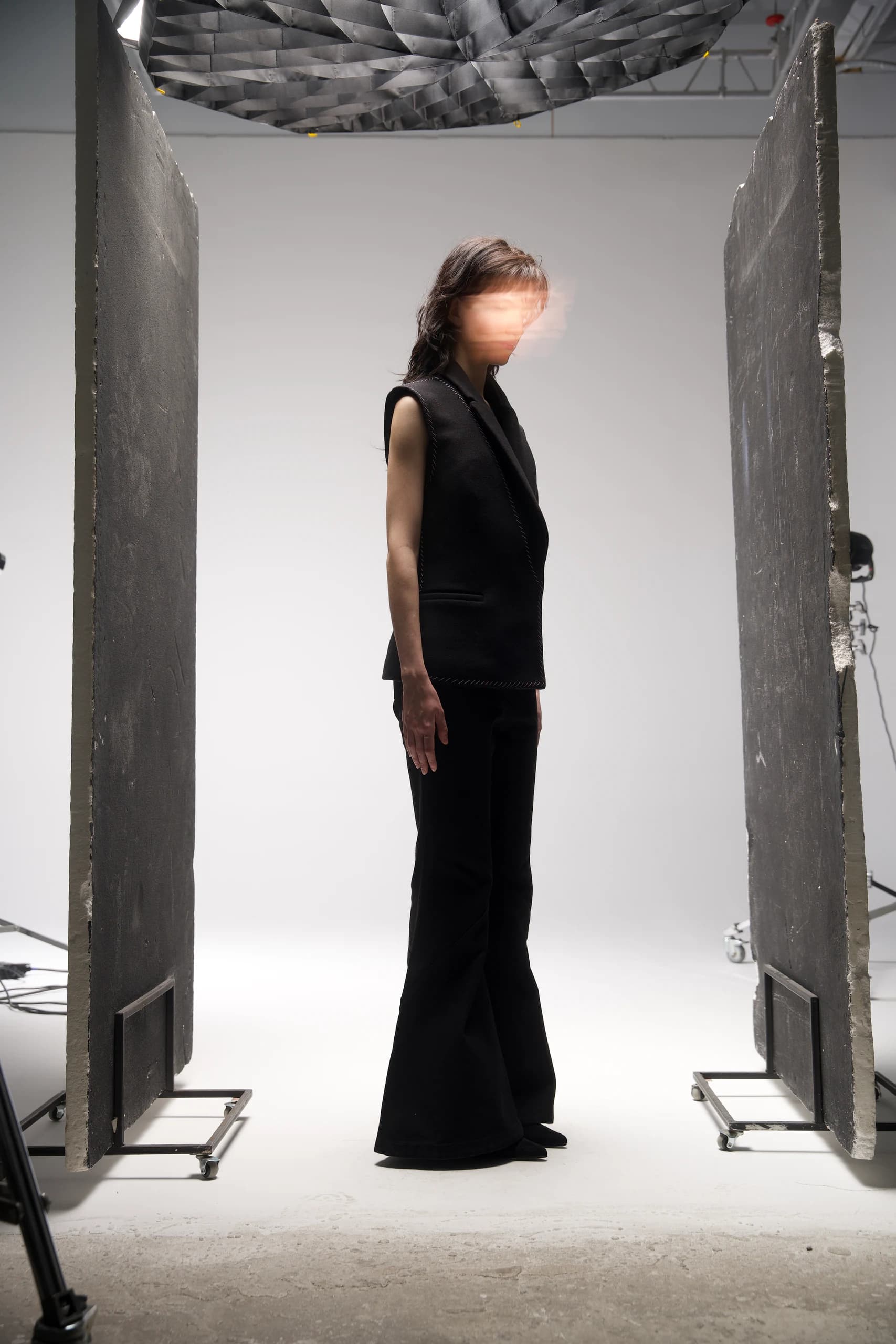 Sleeveless Tailored Vest with Lapels 4